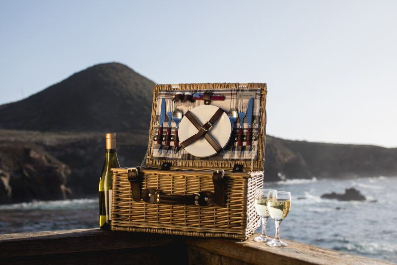 Bristol Picnic Basket w/Service for 2 - 3