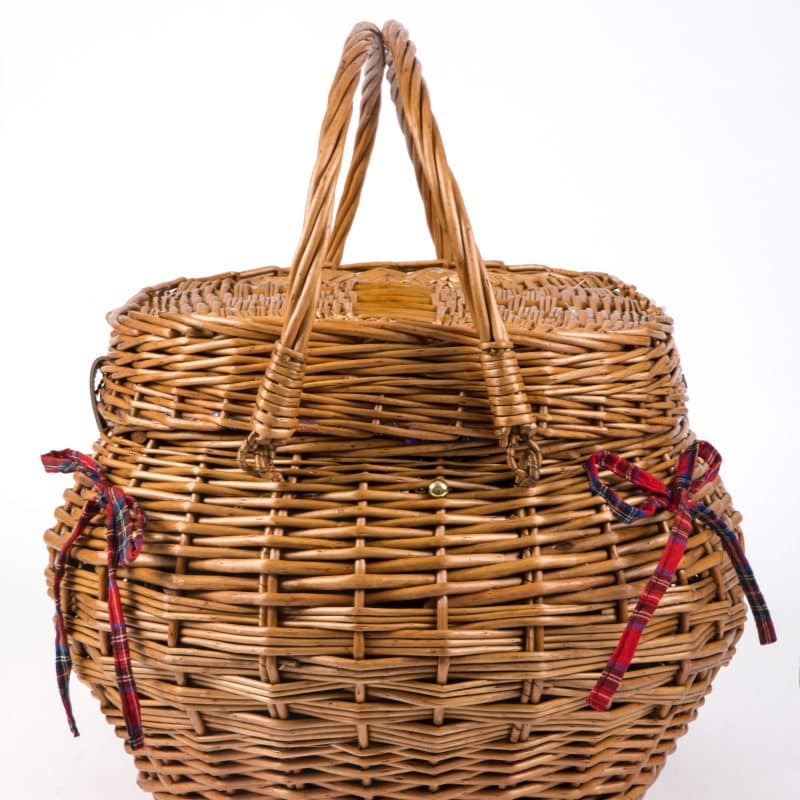 Highlander Picnic Basket w/Service for 4 - 6