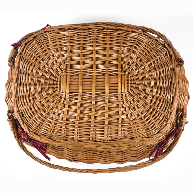 Highlander Picnic Basket w/Service for 4 - 8